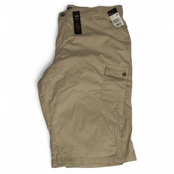 Lee Other - Lee Women’s brand new with tags Tan Cargo Shorts 20W